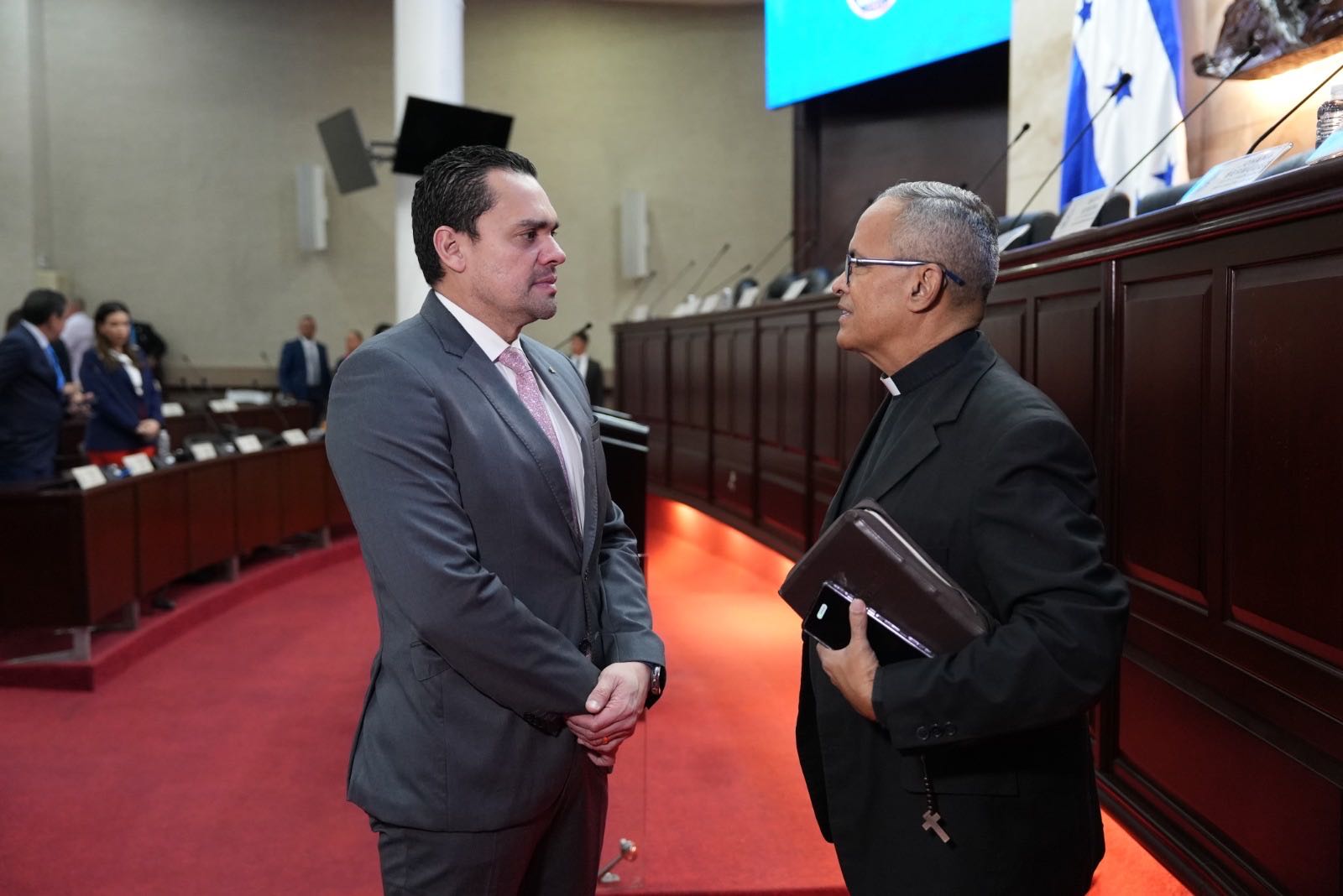 Padre Salinas pide a diputados dar lo mejor de sí mismos por Honduras